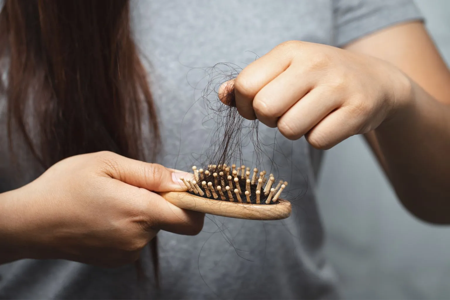  normale perdere i capelli durante il cambio stagione?